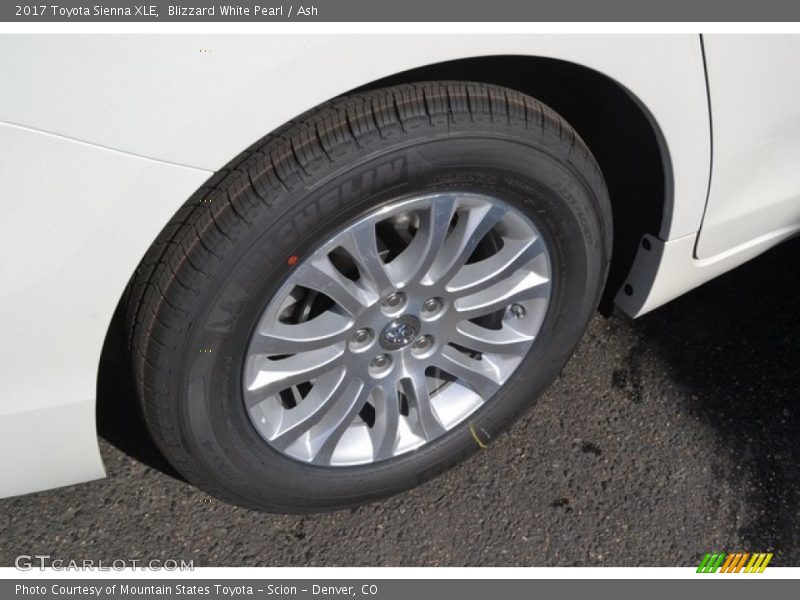 Blizzard White Pearl / Ash 2017 Toyota Sienna XLE