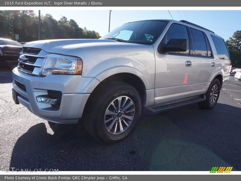 Front 3/4 View of 2015 Expedition XLT