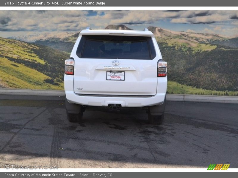 Super White / Sand Beige 2016 Toyota 4Runner SR5 4x4