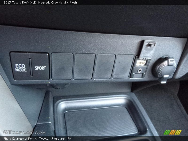 Magnetic Gray Metallic / Ash 2015 Toyota RAV4 XLE