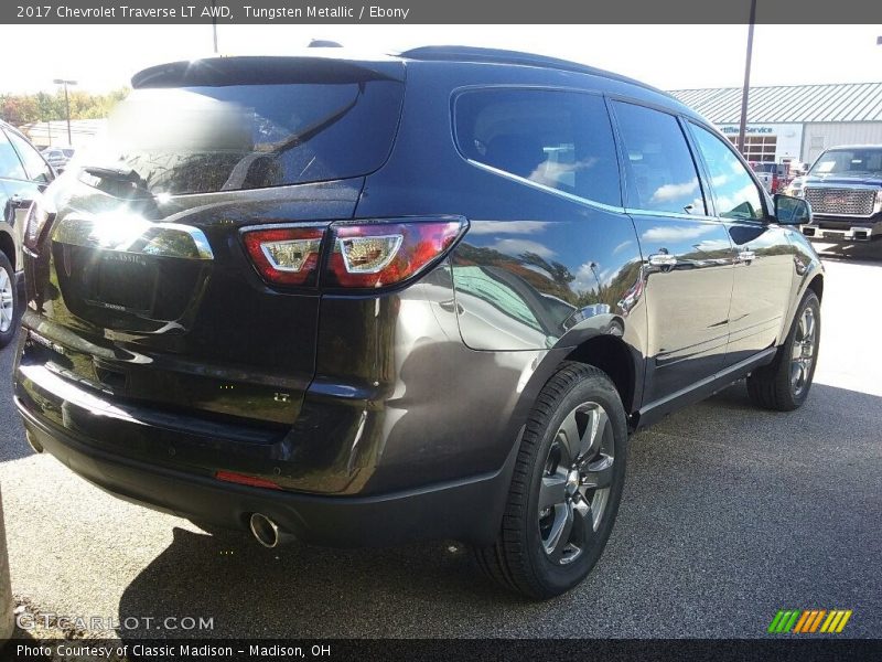 Tungsten Metallic / Ebony 2017 Chevrolet Traverse LT AWD