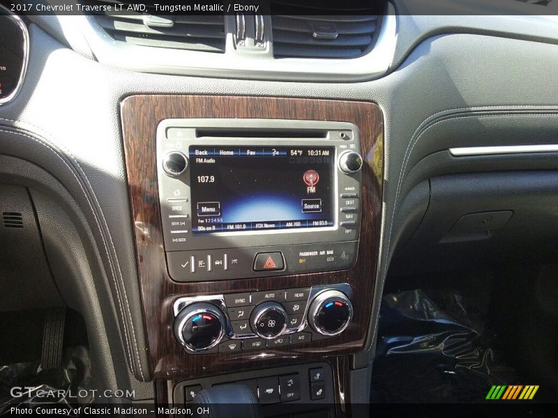 Tungsten Metallic / Ebony 2017 Chevrolet Traverse LT AWD
