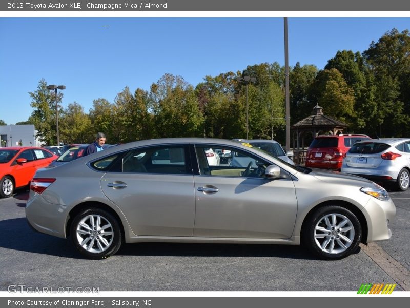 Champagne Mica / Almond 2013 Toyota Avalon XLE