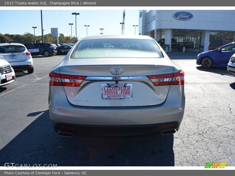 Champagne Mica / Almond 2013 Toyota Avalon XLE