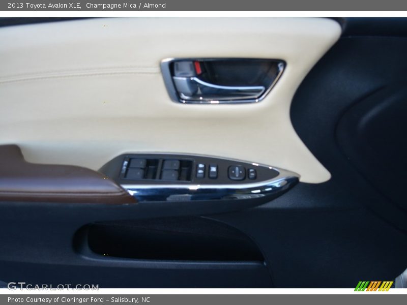Champagne Mica / Almond 2013 Toyota Avalon XLE