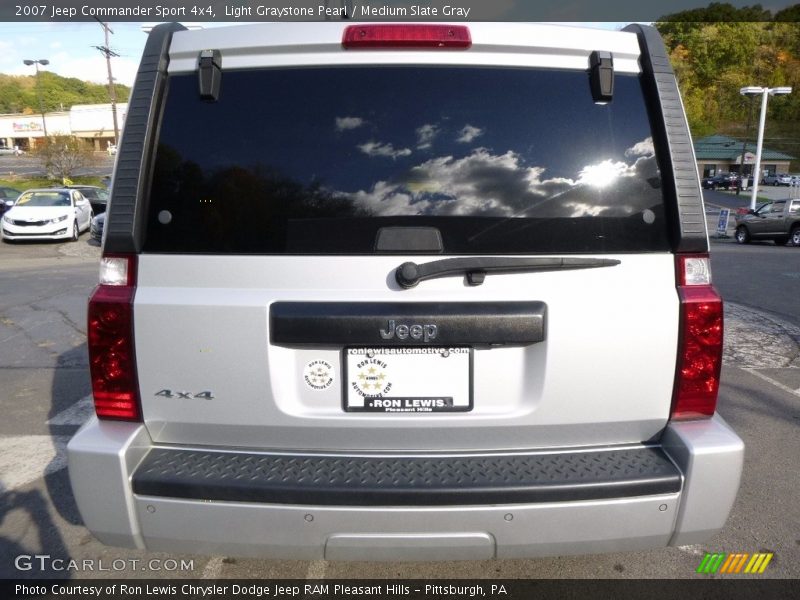 Light Graystone Pearl / Medium Slate Gray 2007 Jeep Commander Sport 4x4