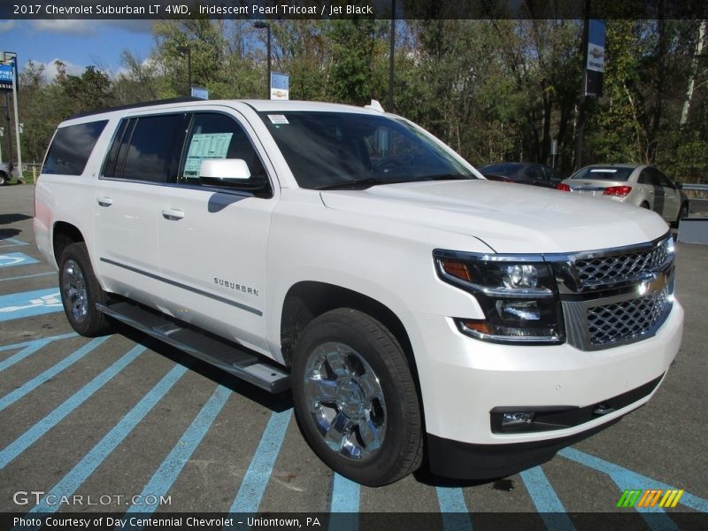 Front 3/4 View of 2017 Suburban LT 4WD