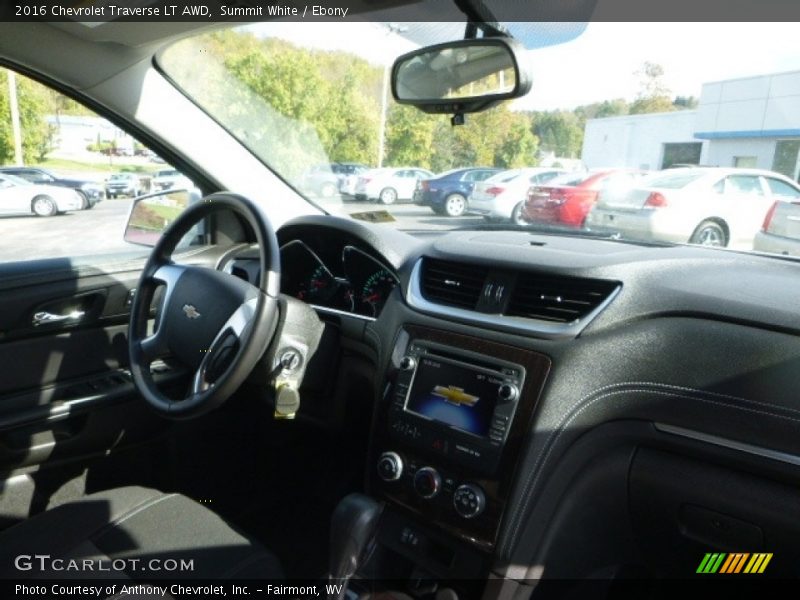 Summit White / Ebony 2016 Chevrolet Traverse LT AWD