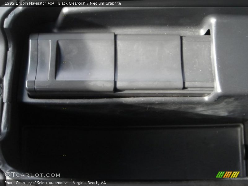 Black Clearcoat / Medium Graphite 1999 Lincoln Navigator 4x4
