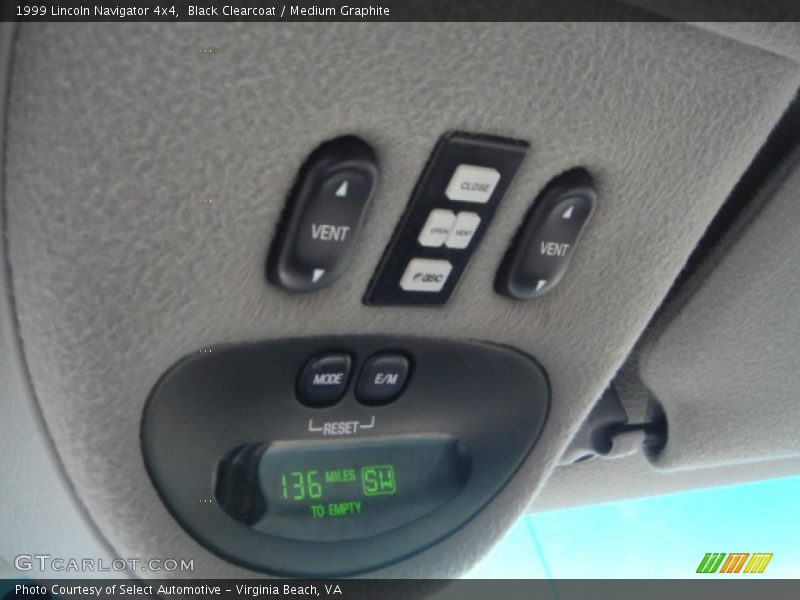Black Clearcoat / Medium Graphite 1999 Lincoln Navigator 4x4