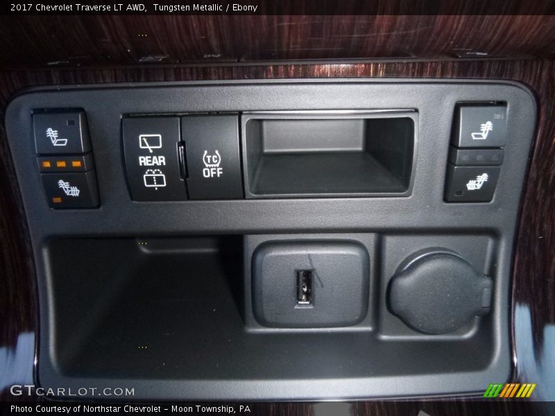 Tungsten Metallic / Ebony 2017 Chevrolet Traverse LT AWD