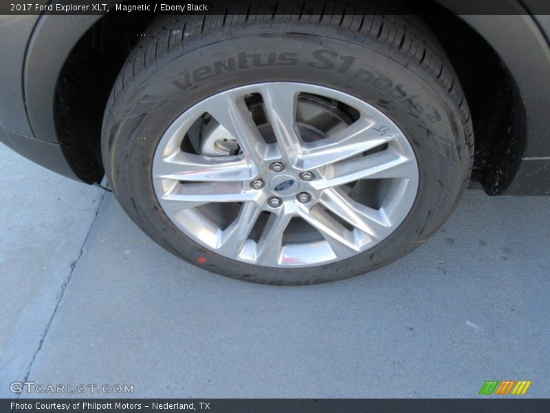 Magnetic / Ebony Black 2017 Ford Explorer XLT