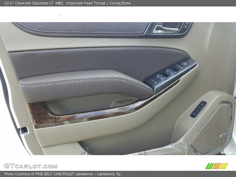 Iridescent Pearl Tricoat / Cocoa/Dune 2017 Chevrolet Suburban LT 4WD