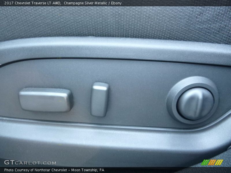Champagne Silver Metallic / Ebony 2017 Chevrolet Traverse LT AWD