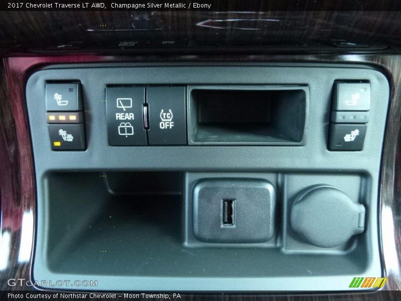 Champagne Silver Metallic / Ebony 2017 Chevrolet Traverse LT AWD