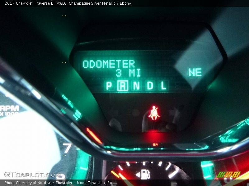 Champagne Silver Metallic / Ebony 2017 Chevrolet Traverse LT AWD