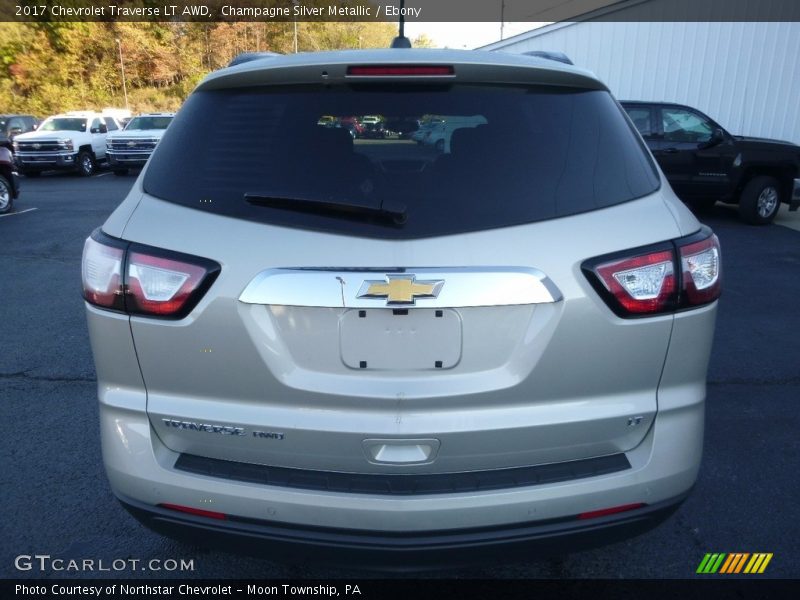 Champagne Silver Metallic / Ebony 2017 Chevrolet Traverse LT AWD