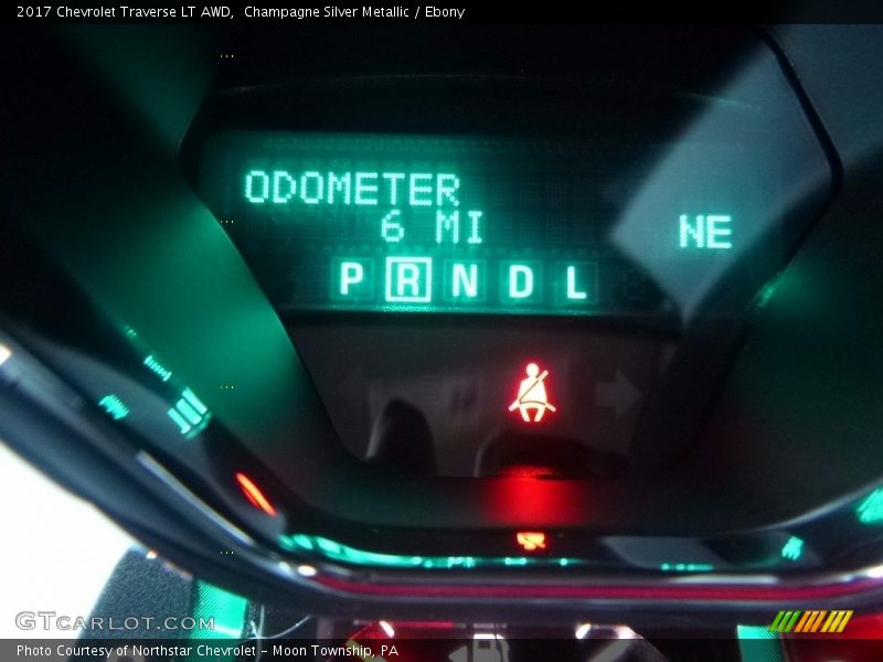 Champagne Silver Metallic / Ebony 2017 Chevrolet Traverse LT AWD