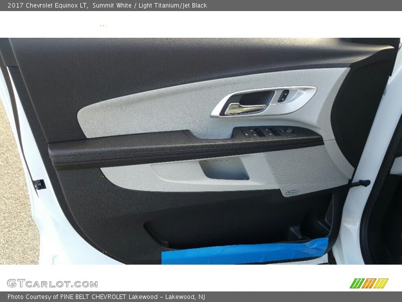 Summit White / Light Titanium/Jet Black 2017 Chevrolet Equinox LT