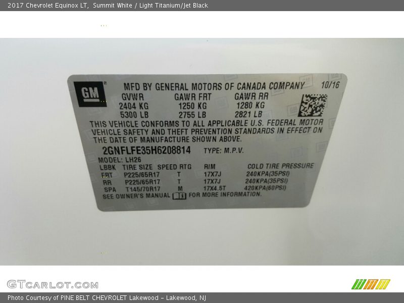 Summit White / Light Titanium/Jet Black 2017 Chevrolet Equinox LT