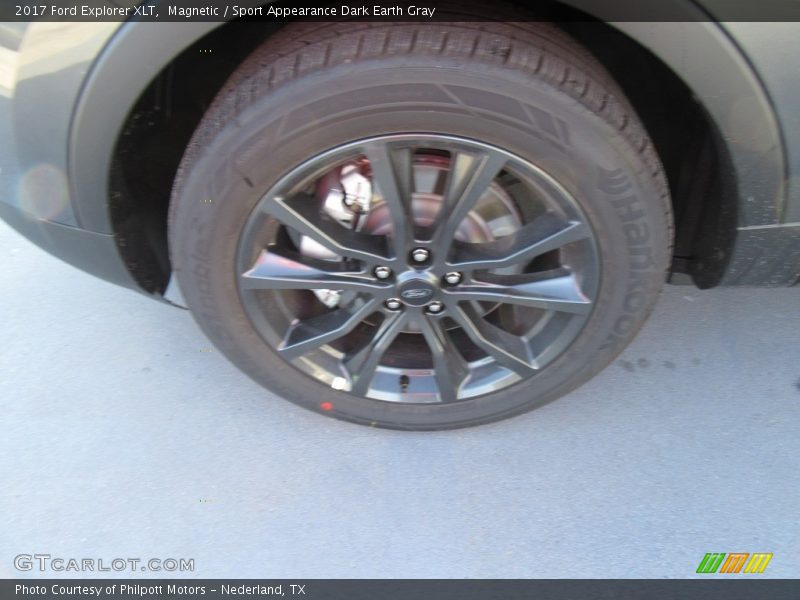 Magnetic / Sport Appearance Dark Earth Gray 2017 Ford Explorer XLT