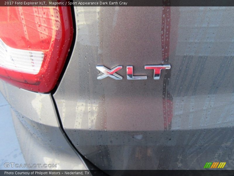 Magnetic / Sport Appearance Dark Earth Gray 2017 Ford Explorer XLT