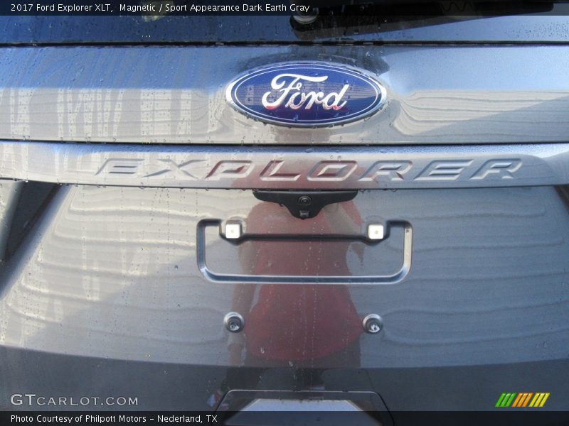 Magnetic / Sport Appearance Dark Earth Gray 2017 Ford Explorer XLT