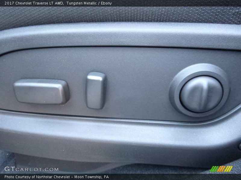 Tungsten Metallic / Ebony 2017 Chevrolet Traverse LT AWD