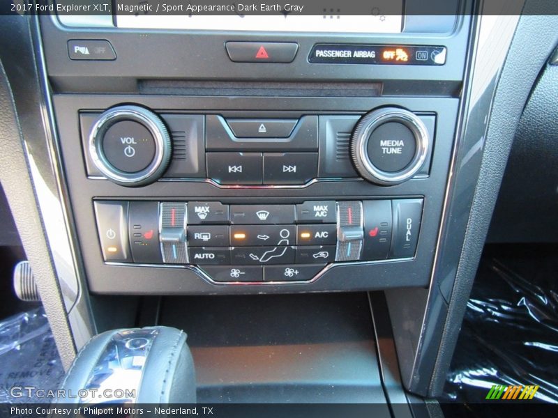 Magnetic / Sport Appearance Dark Earth Gray 2017 Ford Explorer XLT