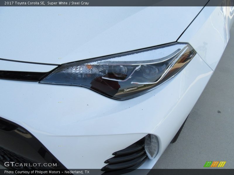 Super White / Steel Gray 2017 Toyota Corolla SE