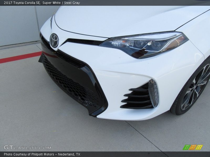 Super White / Steel Gray 2017 Toyota Corolla SE
