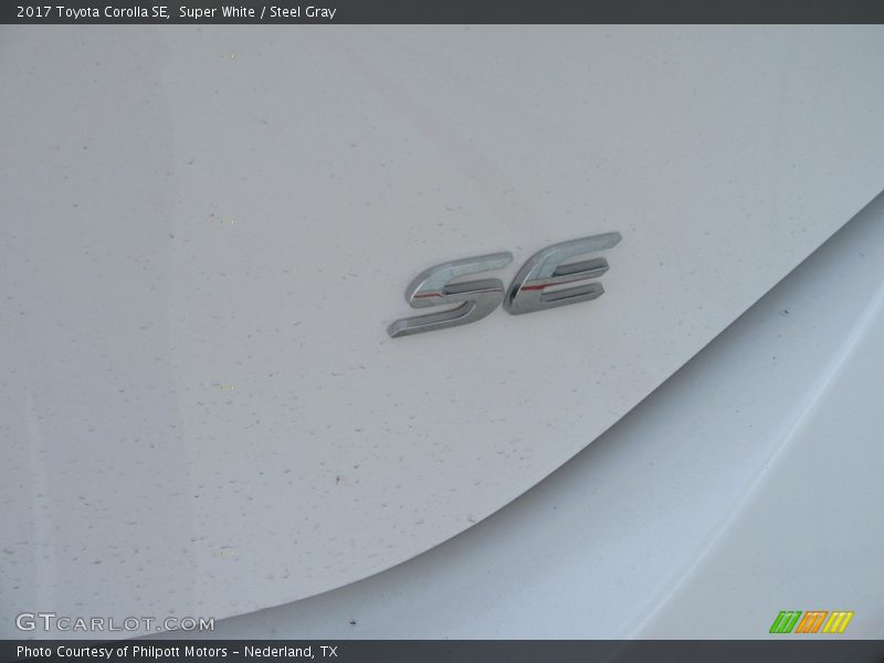 Super White / Steel Gray 2017 Toyota Corolla SE