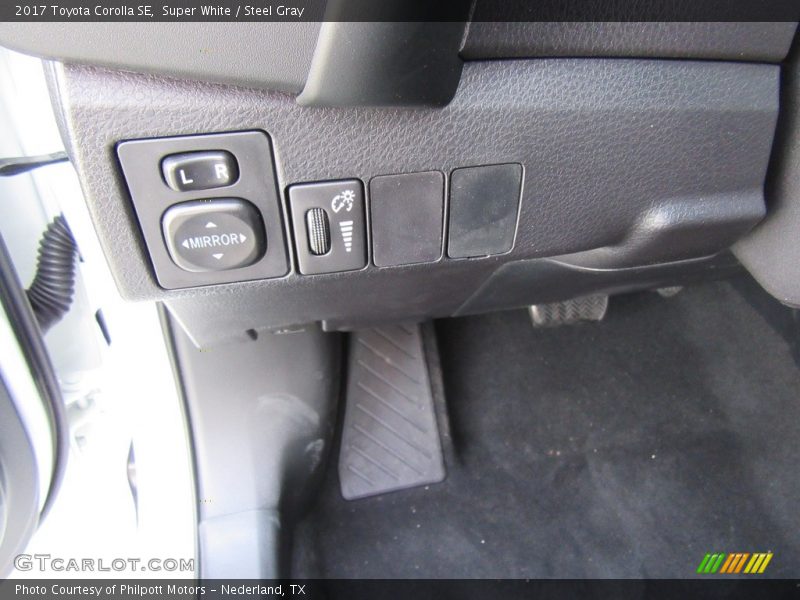 Super White / Steel Gray 2017 Toyota Corolla SE