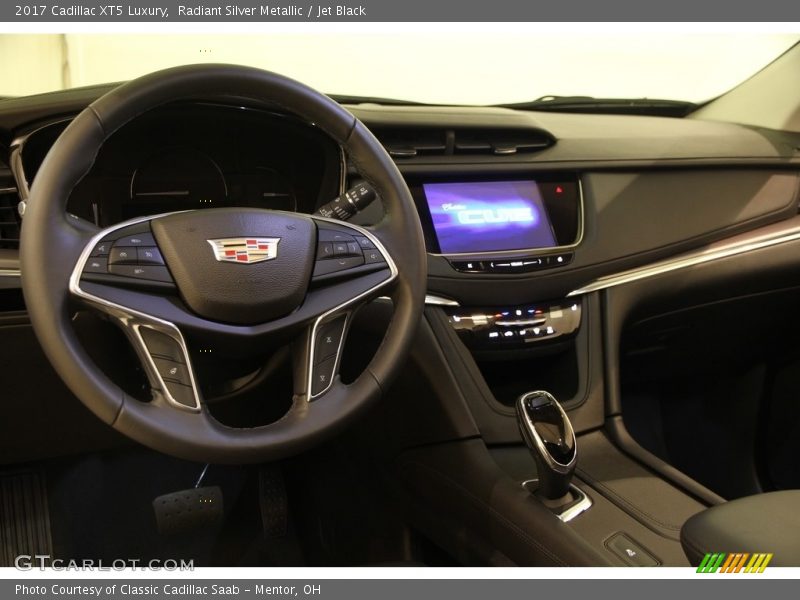 Radiant Silver Metallic / Jet Black 2017 Cadillac XT5 Luxury