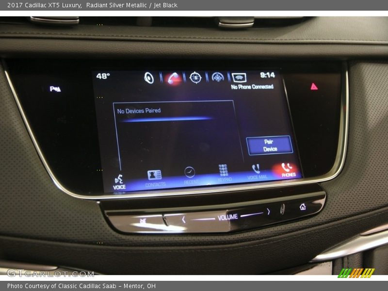 Radiant Silver Metallic / Jet Black 2017 Cadillac XT5 Luxury