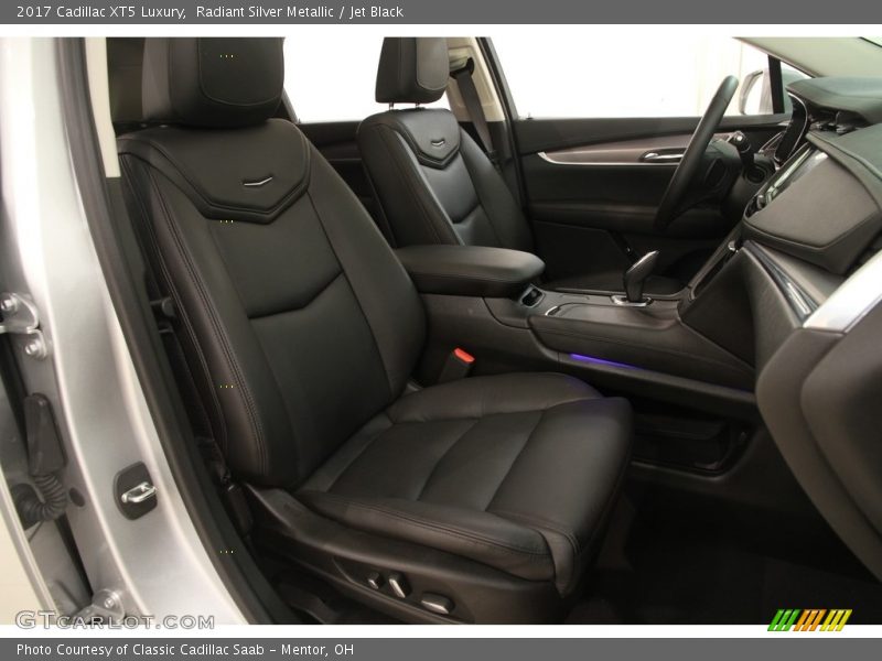 Radiant Silver Metallic / Jet Black 2017 Cadillac XT5 Luxury