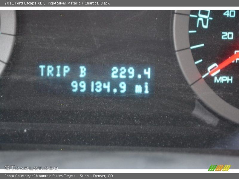 Ingot Silver Metallic / Charcoal Black 2011 Ford Escape XLT