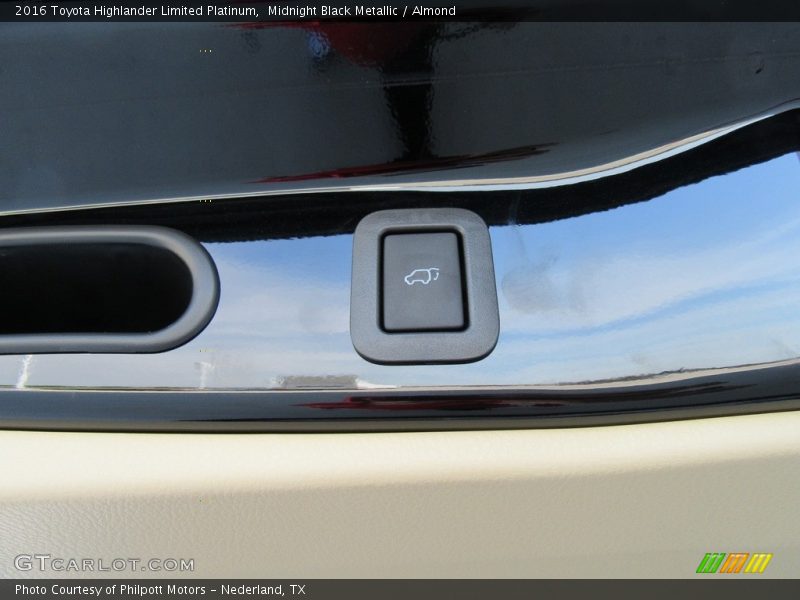 Midnight Black Metallic / Almond 2016 Toyota Highlander Limited Platinum