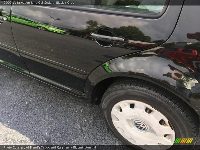Black / Grey 2002 Volkswagen Jetta GLS Sedan