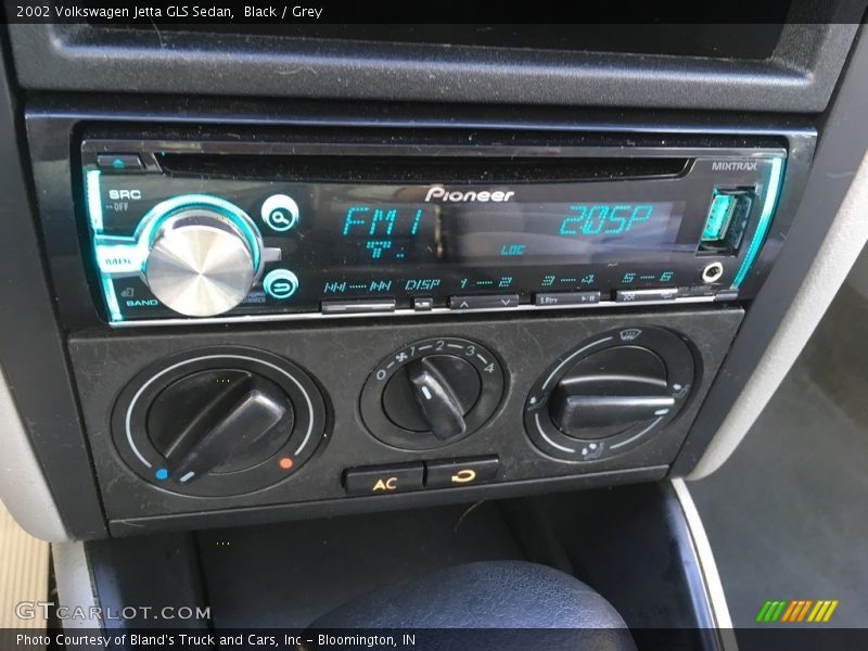 Black / Grey 2002 Volkswagen Jetta GLS Sedan