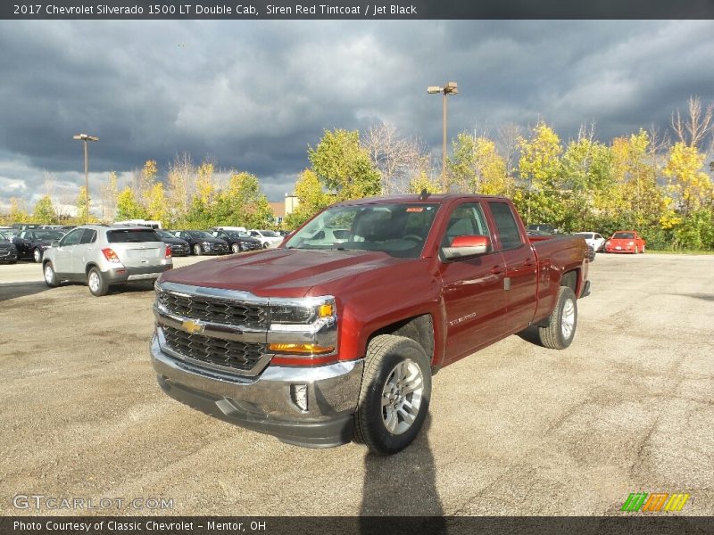 Front 3/4 View of 2017 Silverado 1500 LT Double Cab