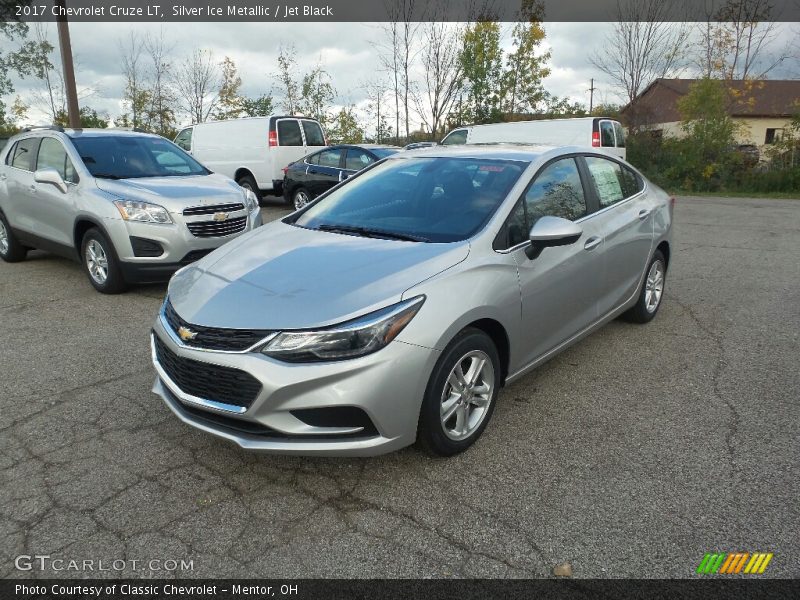 Silver Ice Metallic / Jet Black 2017 Chevrolet Cruze LT