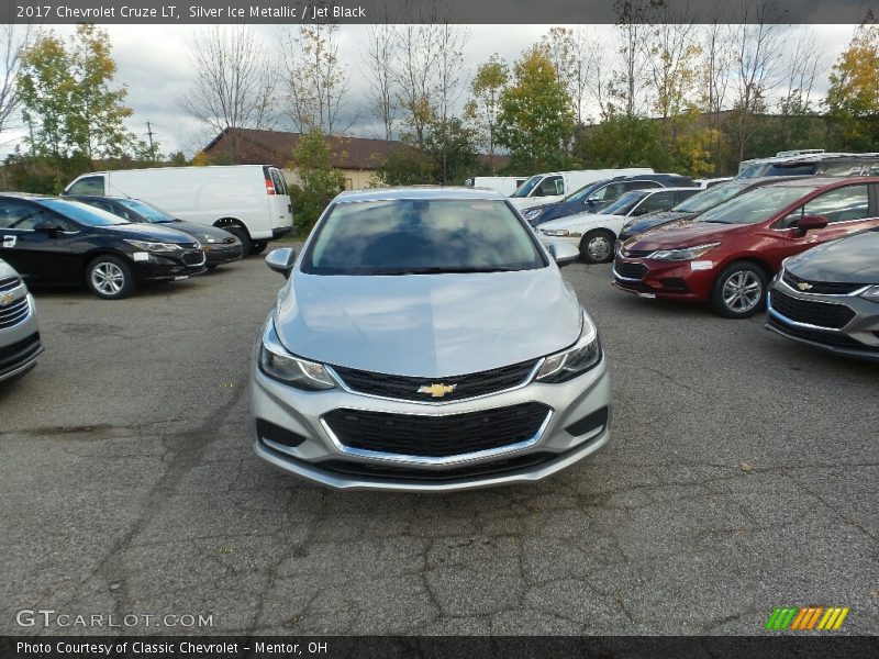 Silver Ice Metallic / Jet Black 2017 Chevrolet Cruze LT