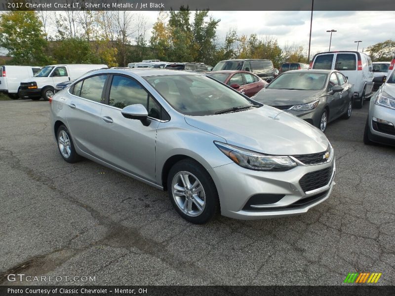 Silver Ice Metallic / Jet Black 2017 Chevrolet Cruze LT