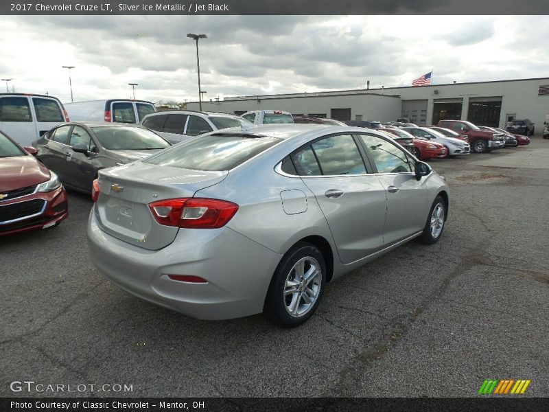 Silver Ice Metallic / Jet Black 2017 Chevrolet Cruze LT