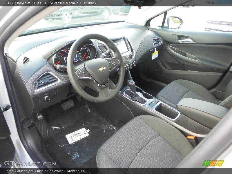 Silver Ice Metallic / Jet Black 2017 Chevrolet Cruze LT