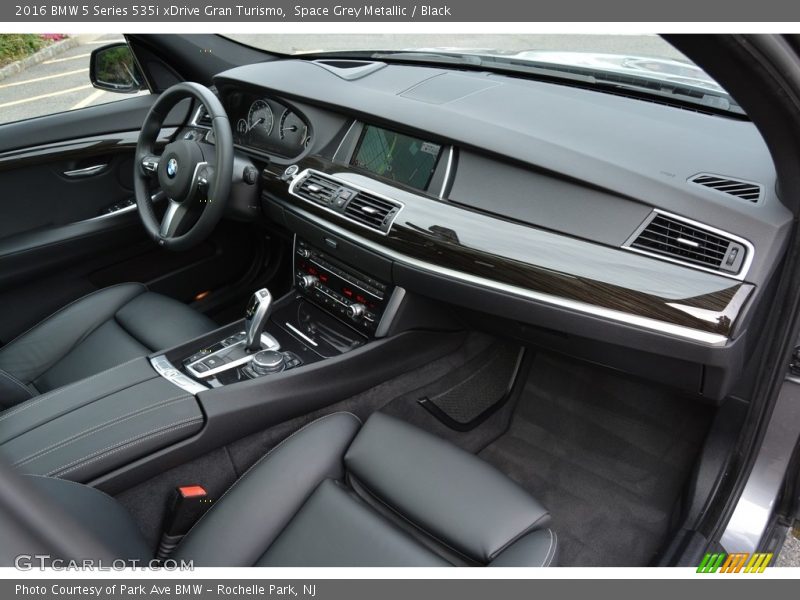 Dashboard of 2016 5 Series 535i xDrive Gran Turismo