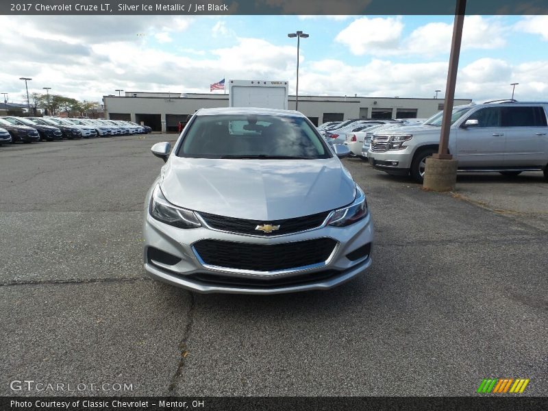 Silver Ice Metallic / Jet Black 2017 Chevrolet Cruze LT