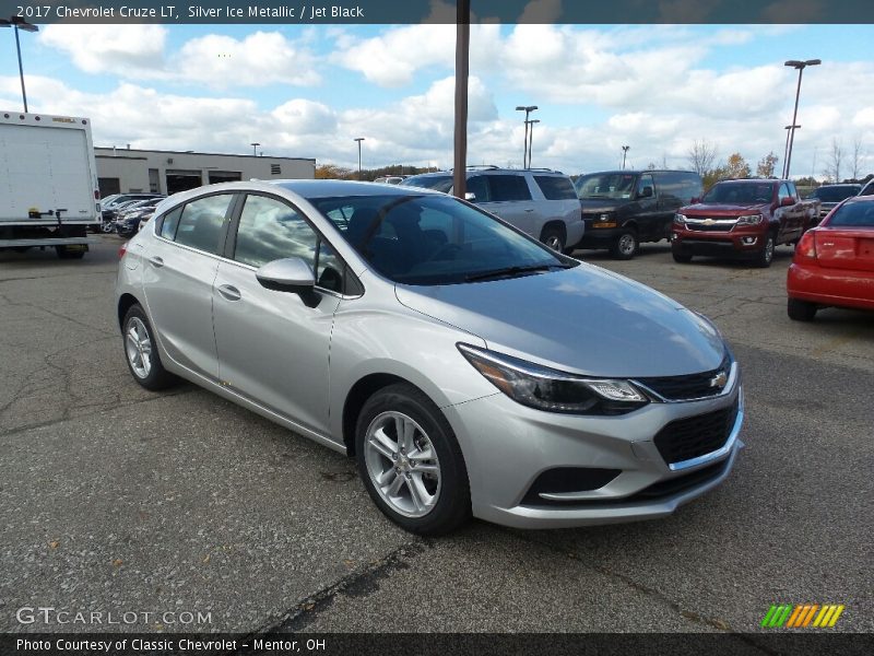 Silver Ice Metallic / Jet Black 2017 Chevrolet Cruze LT