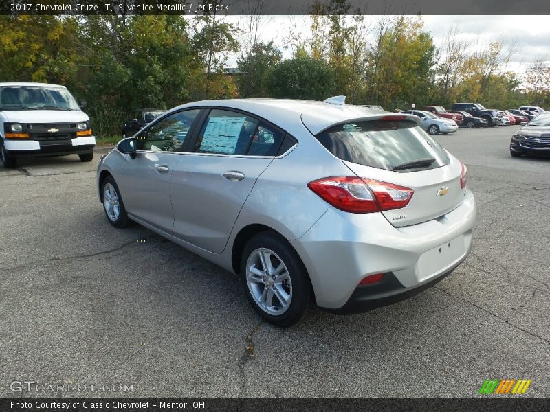 Silver Ice Metallic / Jet Black 2017 Chevrolet Cruze LT
